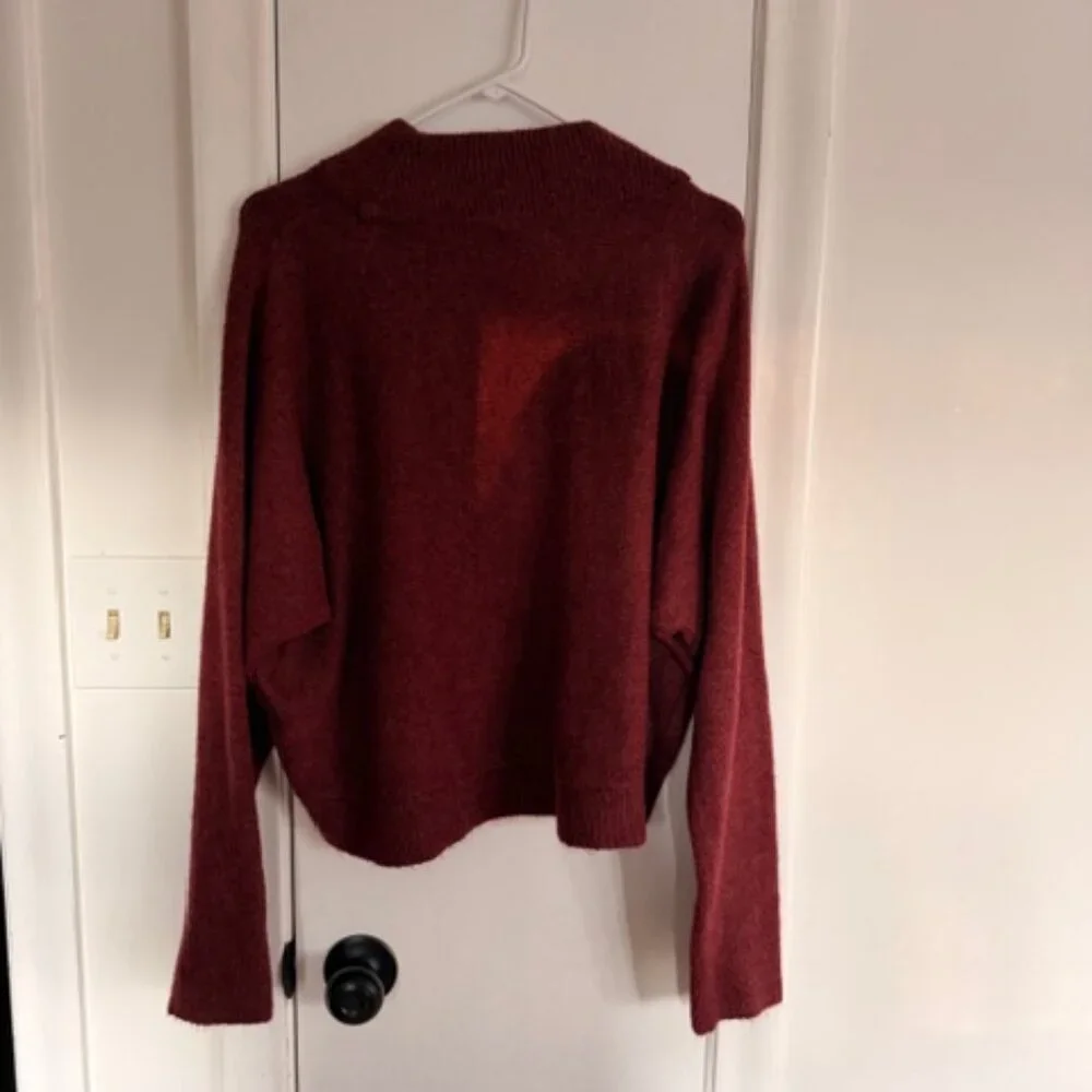 Melrose & Market Forward Seam Dolman Sweater Cropped Bergundy - Picture 3 of 5